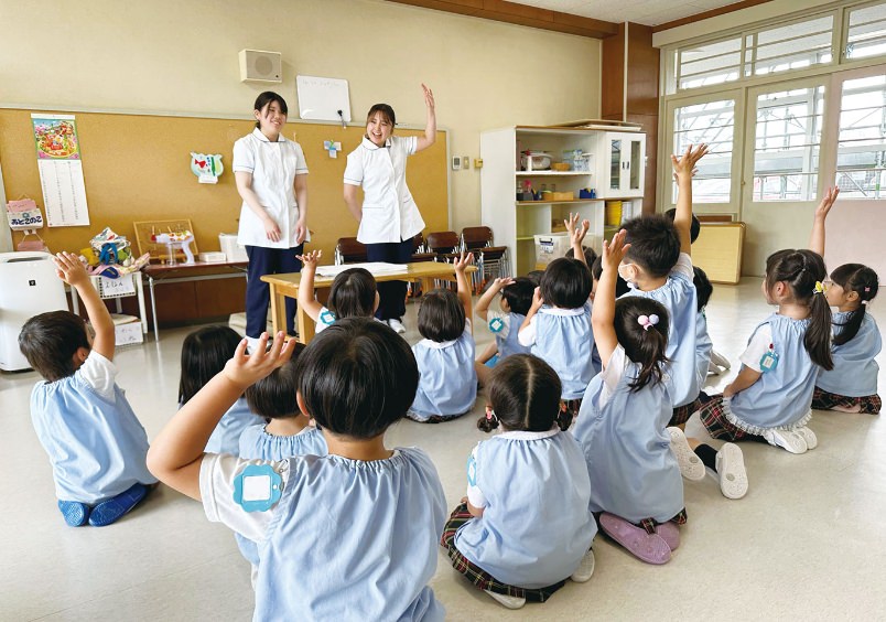 姉妹園での歯みがき指導